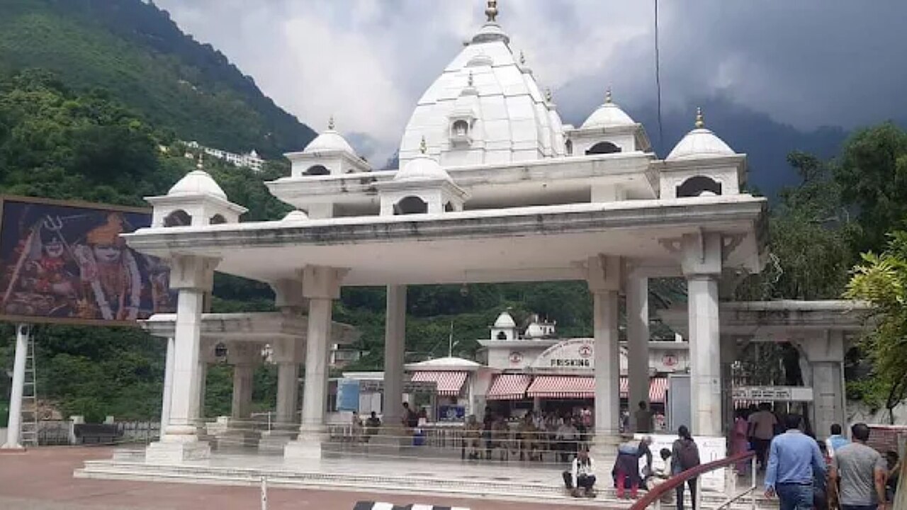 Temple-near Hotels — Katra